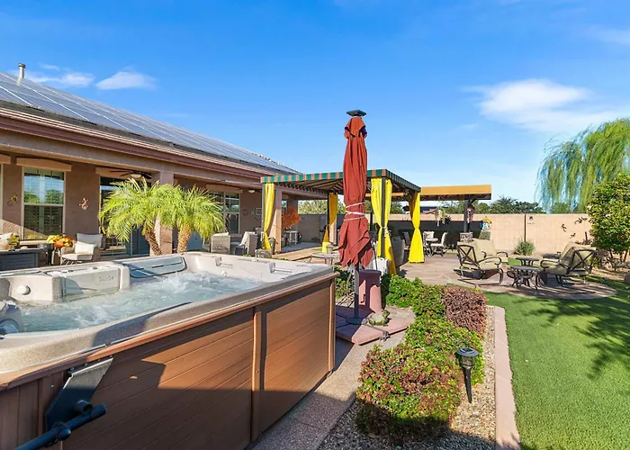 Gem Jacuzzi Grill Outdoor Oasis Holiday home Goodyear
